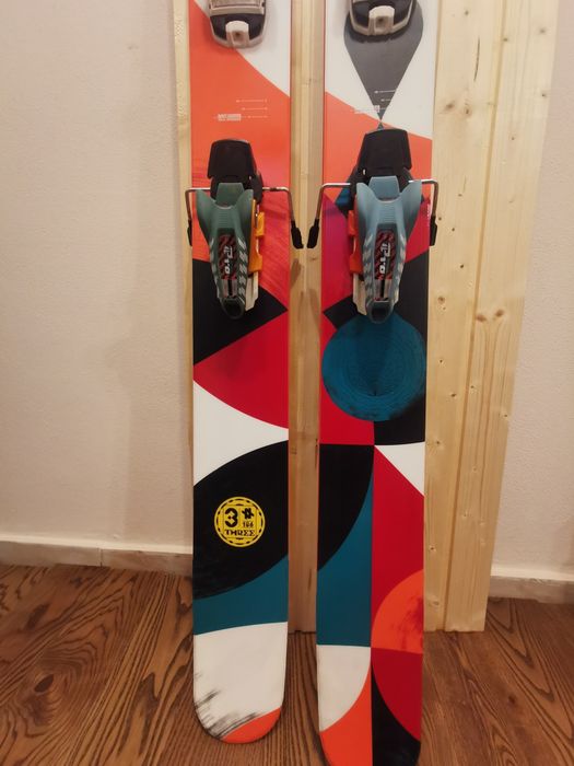 Schiuri freeride noi Volkl Three