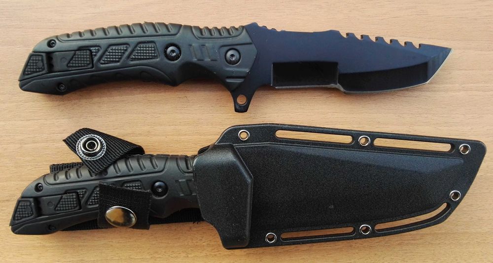 Тактически нож за оцеляване /с магнезиева запалка /