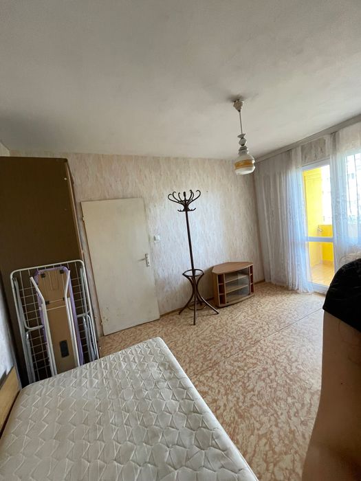 Дава под наем ап. с три спални в Железник - запад по спирка и Си Би Ес