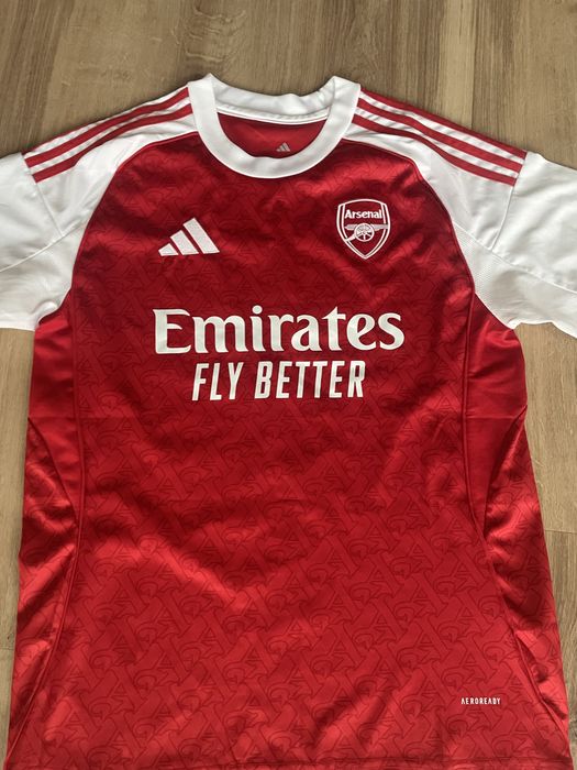 Tениска на Арсенал
