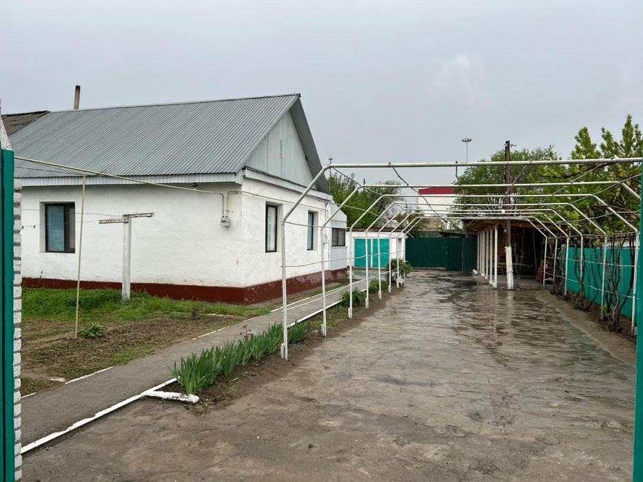 Продаю дом рядом базара