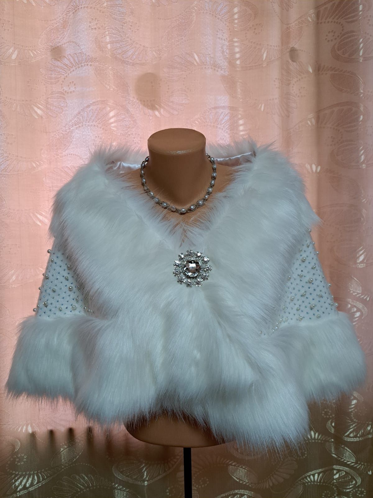 Notoriu reputatie Jane Austen  Capă/blană artificiala pentru rochie de mireasă Prundu Bargaului • OLX.ro