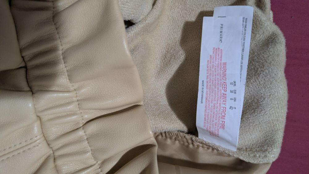 Pantaloni scurți piele primark m/l