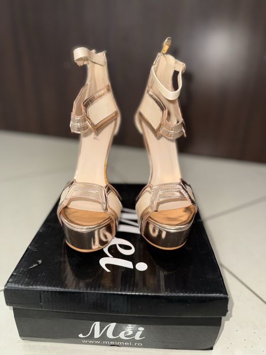 Sandale cu toc mărimea 36