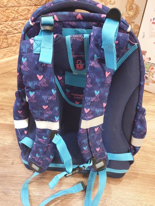 Продается школьный рюкзак