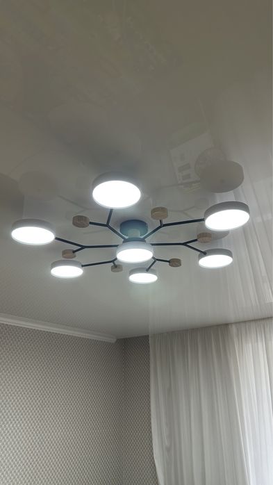 Продам люстру