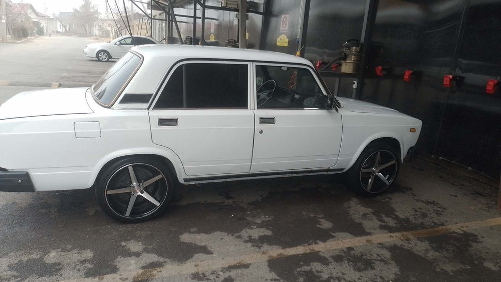 Vaz 2107 
Yil 2008
Mator injektr
Kraska bogan
Gazi bor
Puli 2300$
Tel