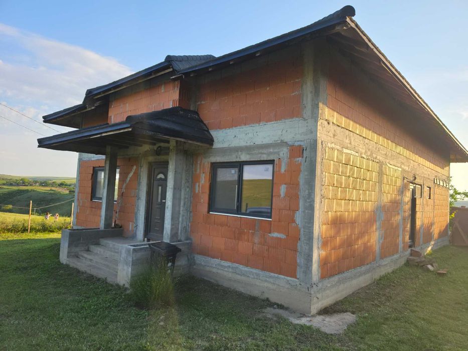 Casă premium din cărămidă la rosu (200 mp), BECI, livadă pe rod în Malcoci – Ideală pentru Familie sau Pensiune