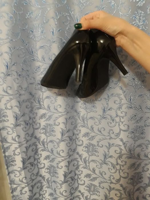 Продам женские туфли