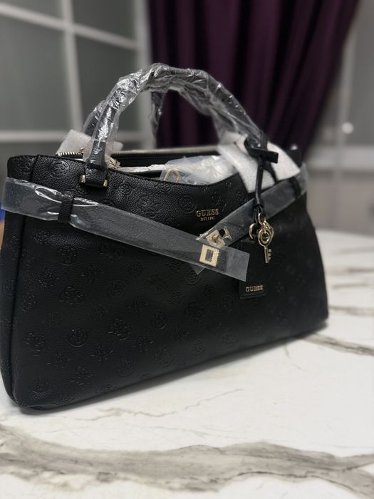 Продам оригинал Guess