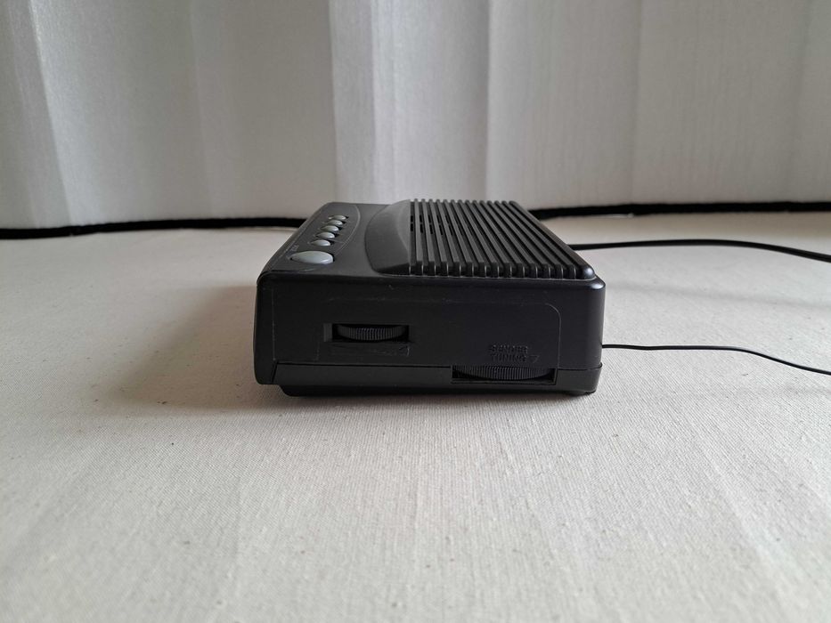 Немски дигитален часовник с радио.