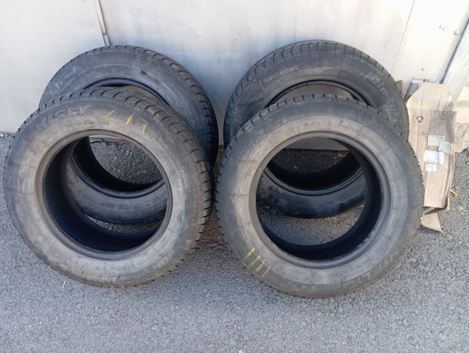 Продам комплект зимних шин