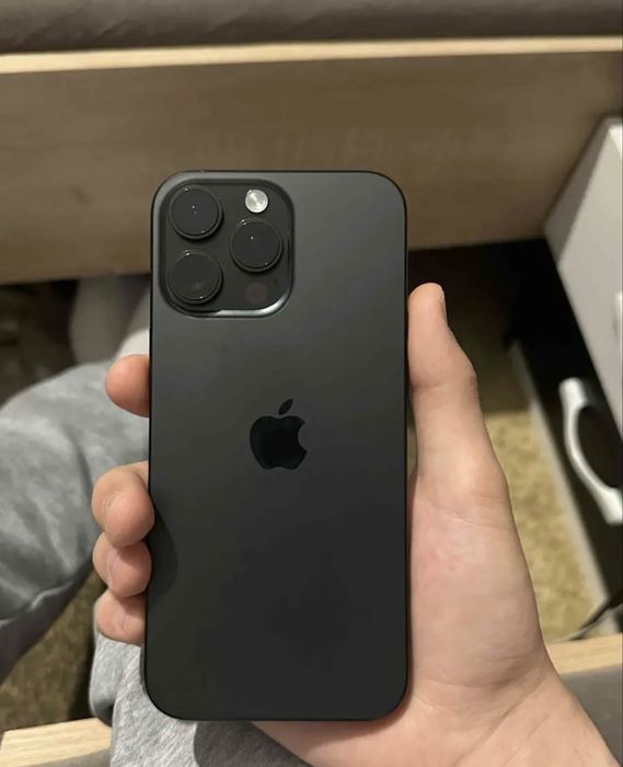 iPhone 16 pro max на гарантии