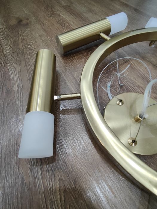 Продаю люстру недорого