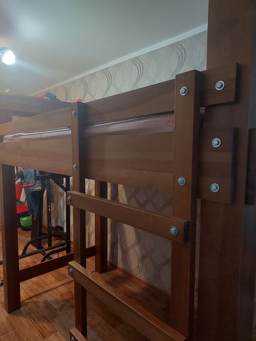 Продам кровать из дерева