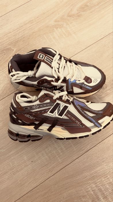 ASICS, New Balance, ALO.