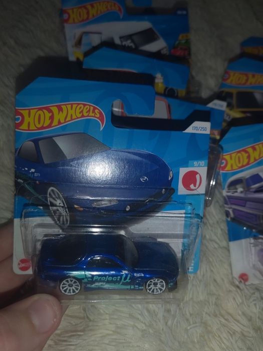 Продам машинки хот вилсы