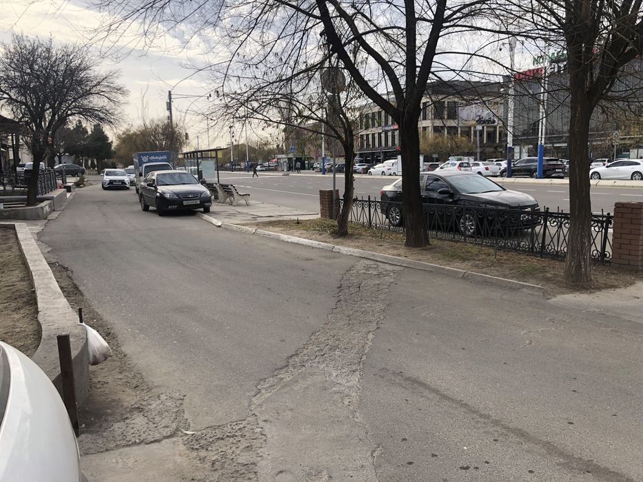 Сдается место 85кв магазинного типа 24/7