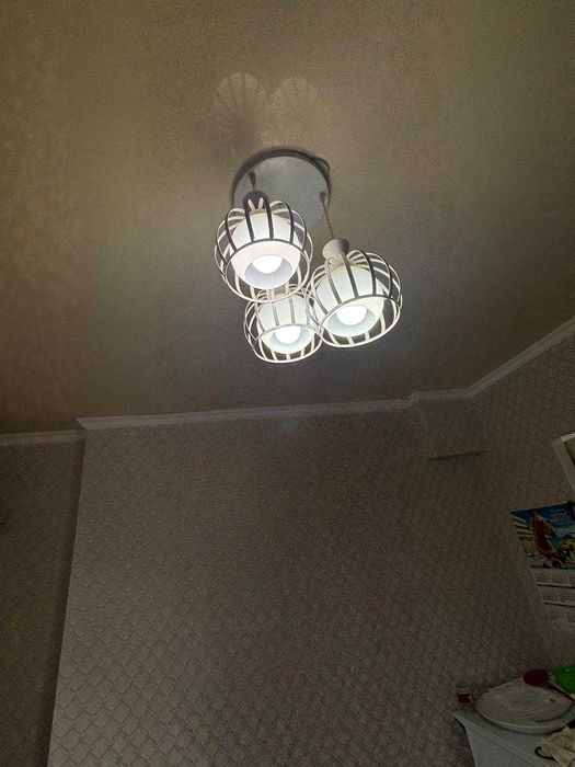 Продам люстры хорошие