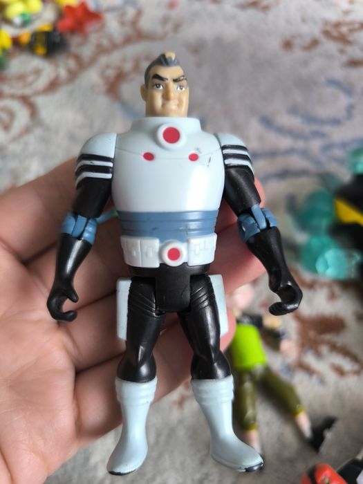 Продам фигуры Бен-10 оригинал