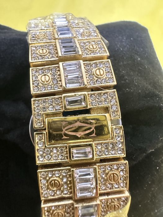 Часовник- Cartier-чудесна изработка има и кутия