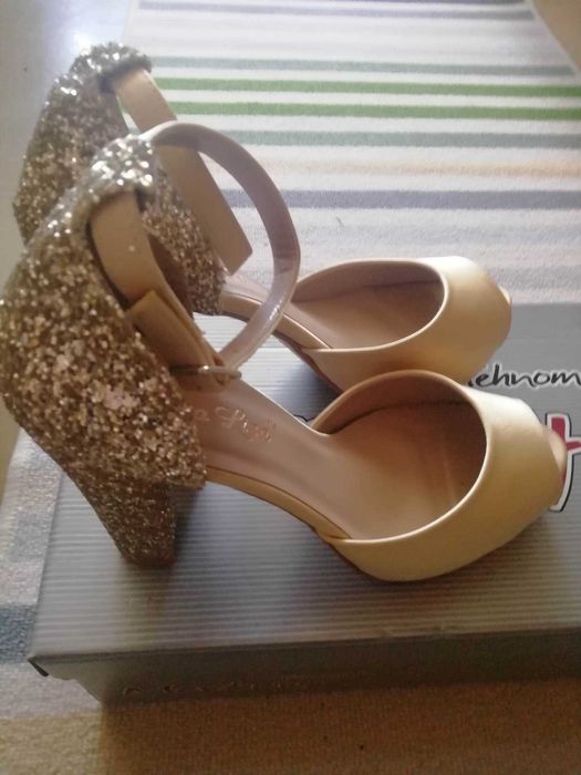 Абитуриентски обувки