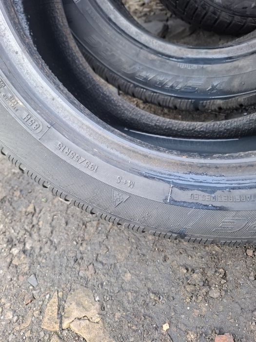 Vand 2 anvelope 195 55 15 de iarna bune