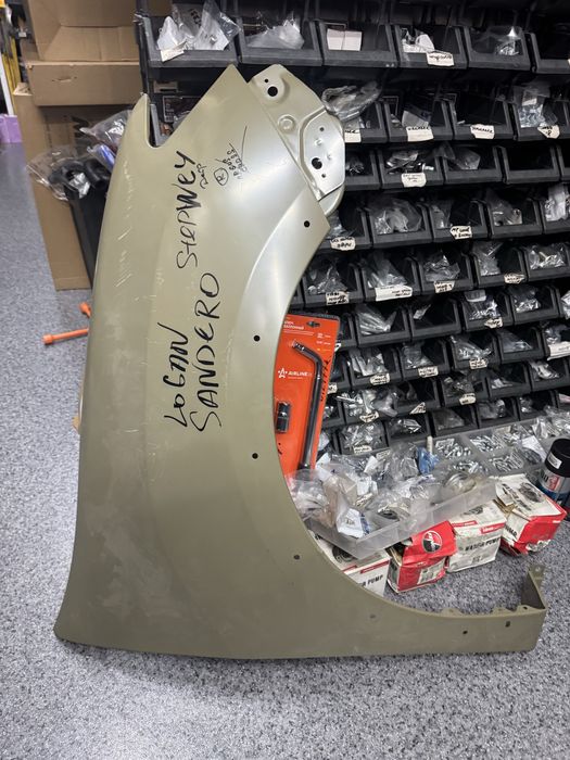 Крыло переднее правое рено Renault sandero step logan