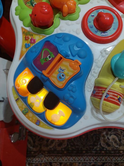 Интерактивный столик Chicco