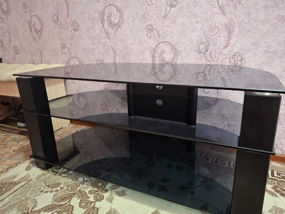 Продам тумбу под телевизор