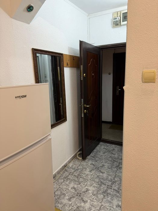 Închiriez garsonieră