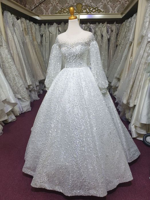 To'y liboslari sotiladi