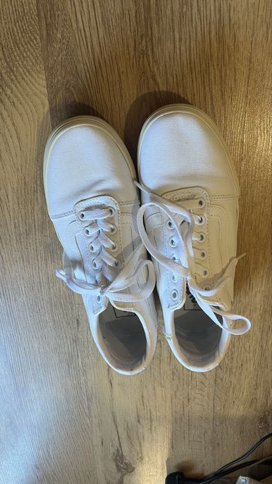 Бели кецове Vans (39)