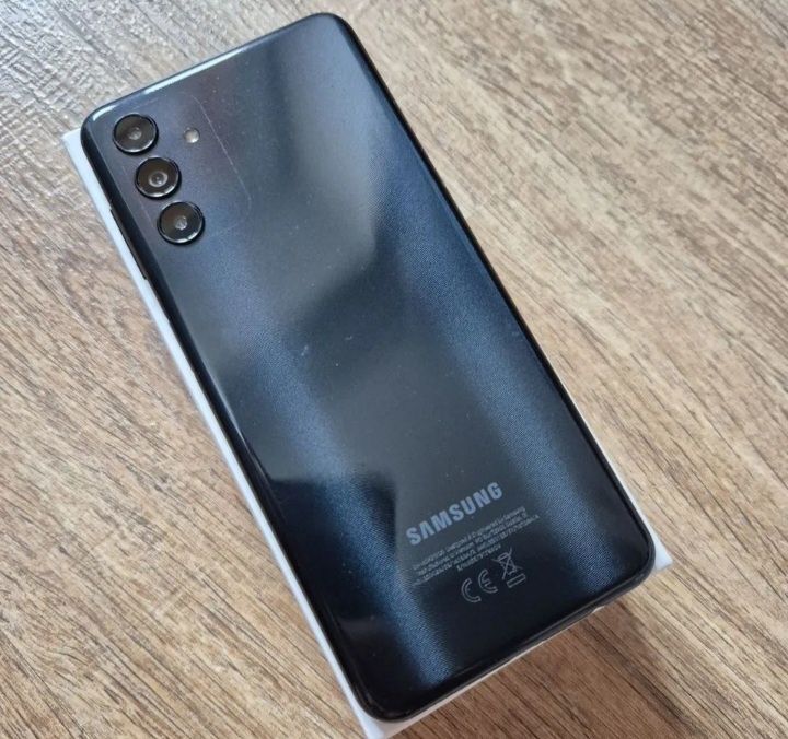 Продам телефон Samsung A04S