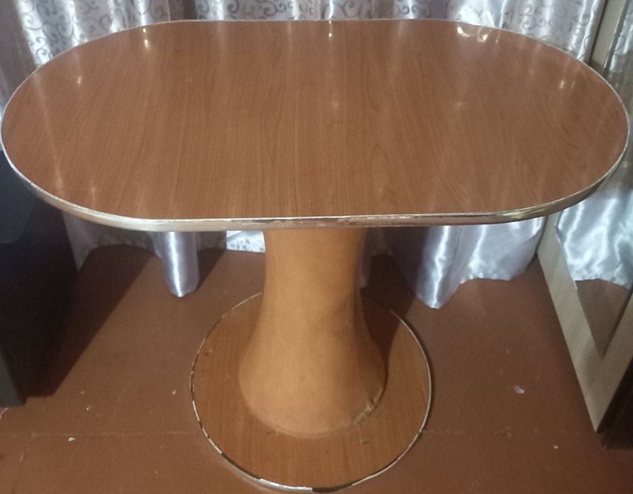 Продам стол в хорошем состоянии