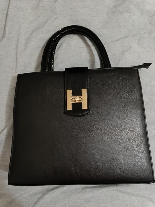 Черна дамска чанта