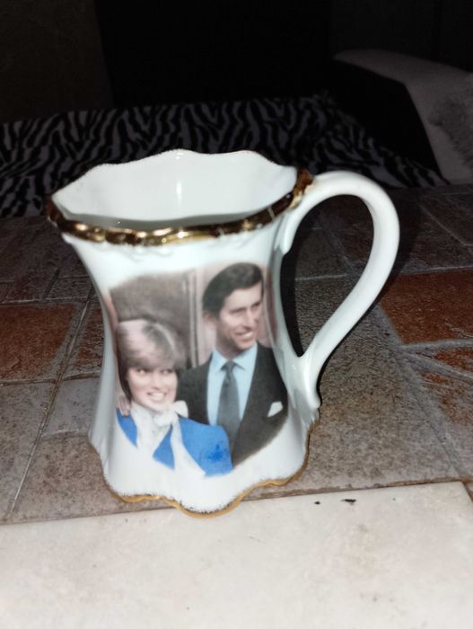 Чинийки от сватбата на Чрлз и Даяна,чиния за микровълнова-315мм.