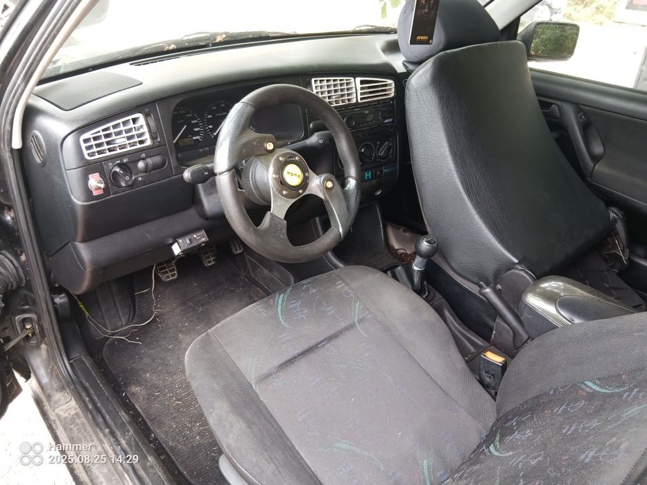 Продавам Volkswagen Golf 3 1.6 моно инжекция на части