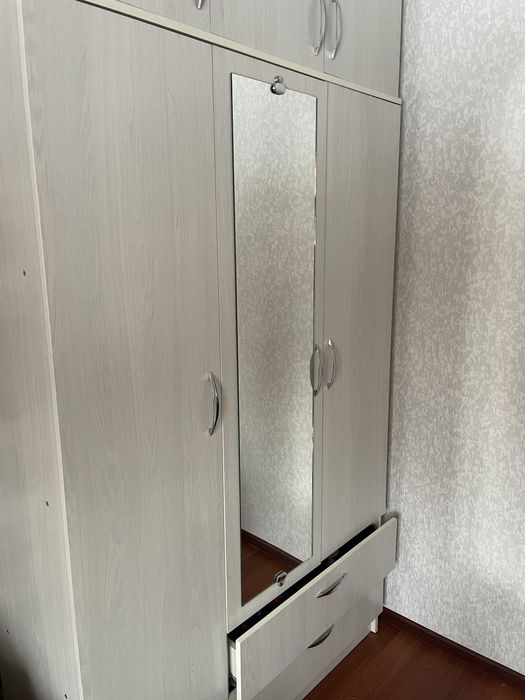 Шкаф с полкой продаю