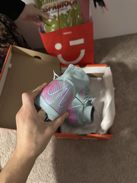 ghete de fotbal nike mercurial