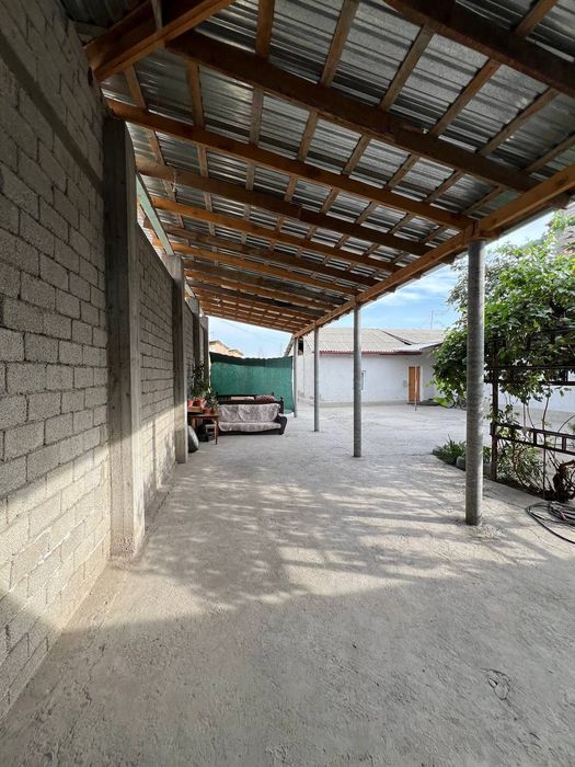 Земля 8 соток+7 соток. Дом 5 комнат. Фасад 17 м. Выход на две улицы