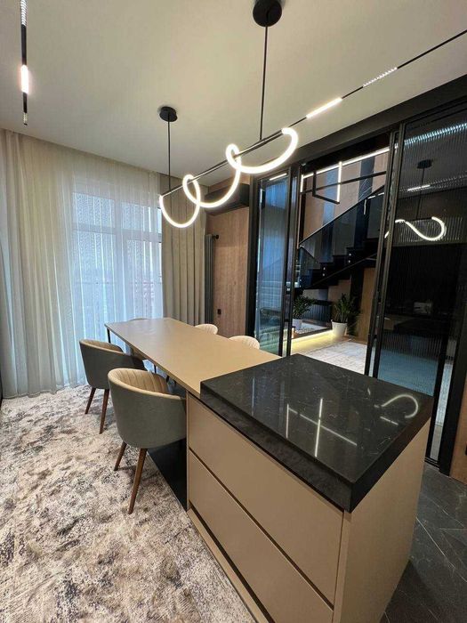 СДАЕТСЯ 3-ком кв на МИРАБАДЕ около ЦУМ / Космонавты / Голубые Купола