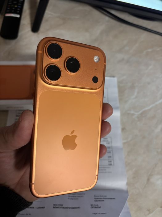 Iphone 17 pro  с гаранция