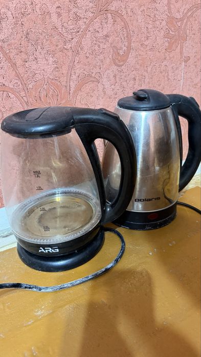 Отдам 3 люстры и чайники