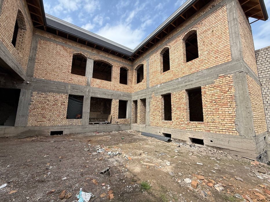 Мирзо Улугбекский район махалля Фаровон 6 соток 1,350 м² 12 комнат