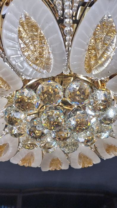 Люстра стеклянная