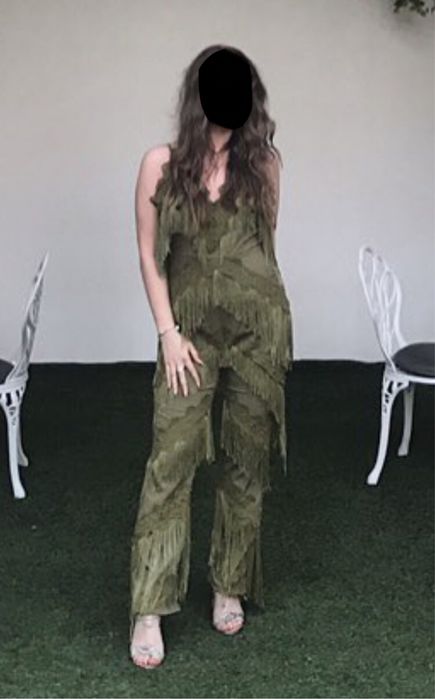 Salopetă verde model purtat de Rihanna