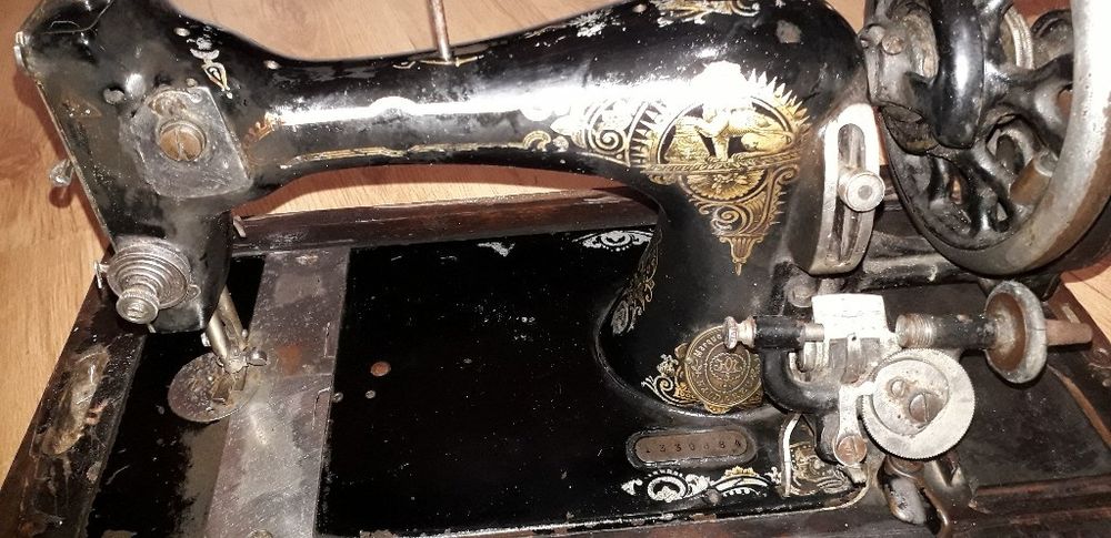 Стара шевна работеща машина.Тиган  шофьорски