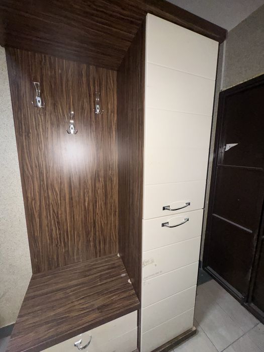 Шкаф в прихожую комнату