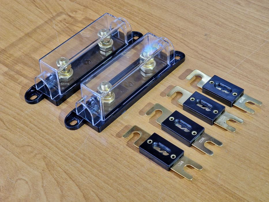 Предпазител в кутия за автомобили и камиони 12 / 24V 125А